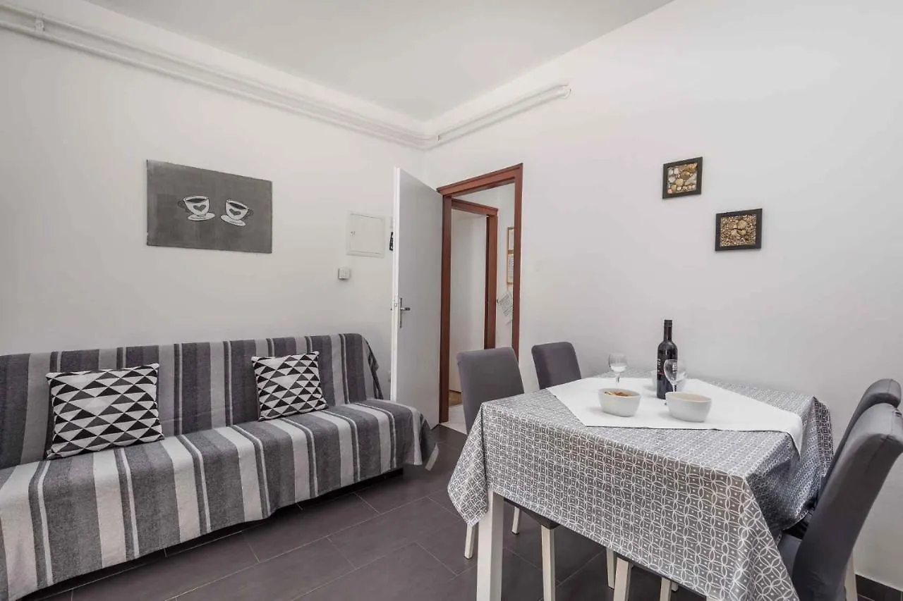 Apartments In Moscenicka Draga 34827