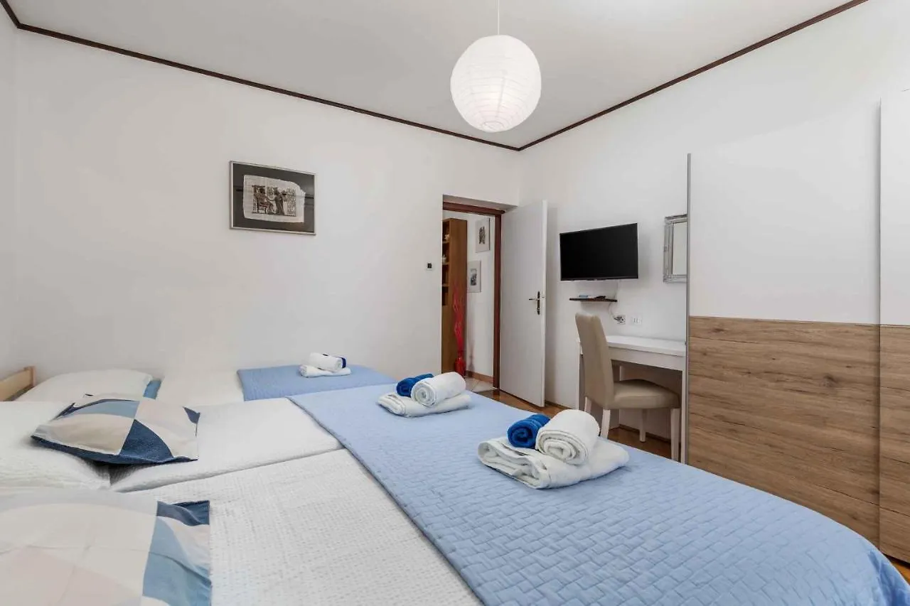 Apartments In Moscenicka Draga 34827